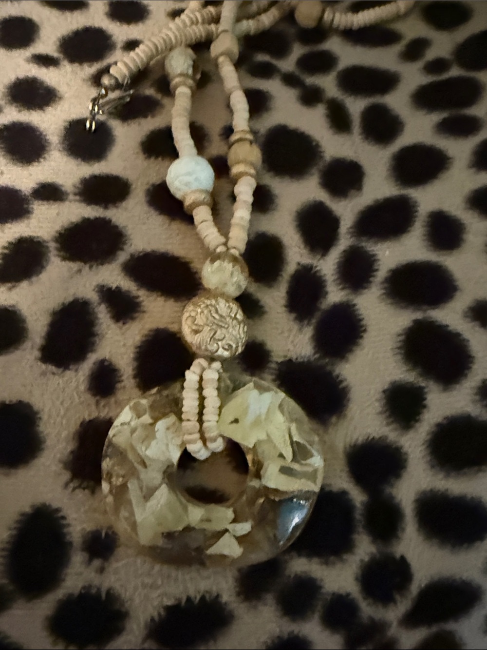 Donut pendant Beaded Statement Necklace with stone and natural shell chips - Picture 6 of 9